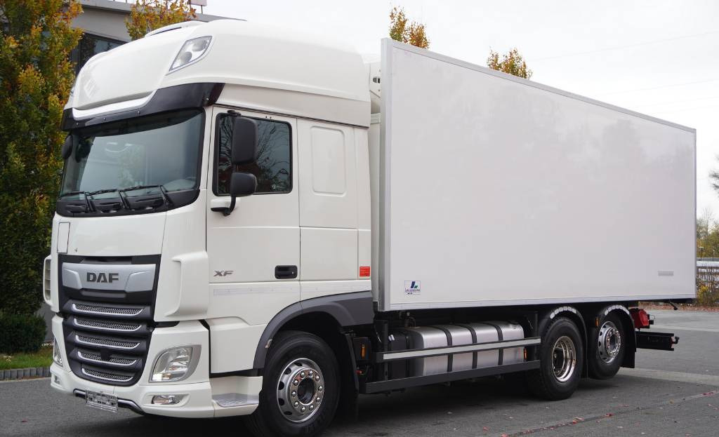 DAF XF 450 6×2 E6 / Refrigerator Lacapitaine / ATP/FRC to 2027 / 18 pallets - Hűtős teherautó: 1 kép. DAF XF 450 6×2 E6 / Refrigerator Lacapitaine / ATP/FRC to 2027 / 18 pallets - Hűtős teherautó: 1 kép.