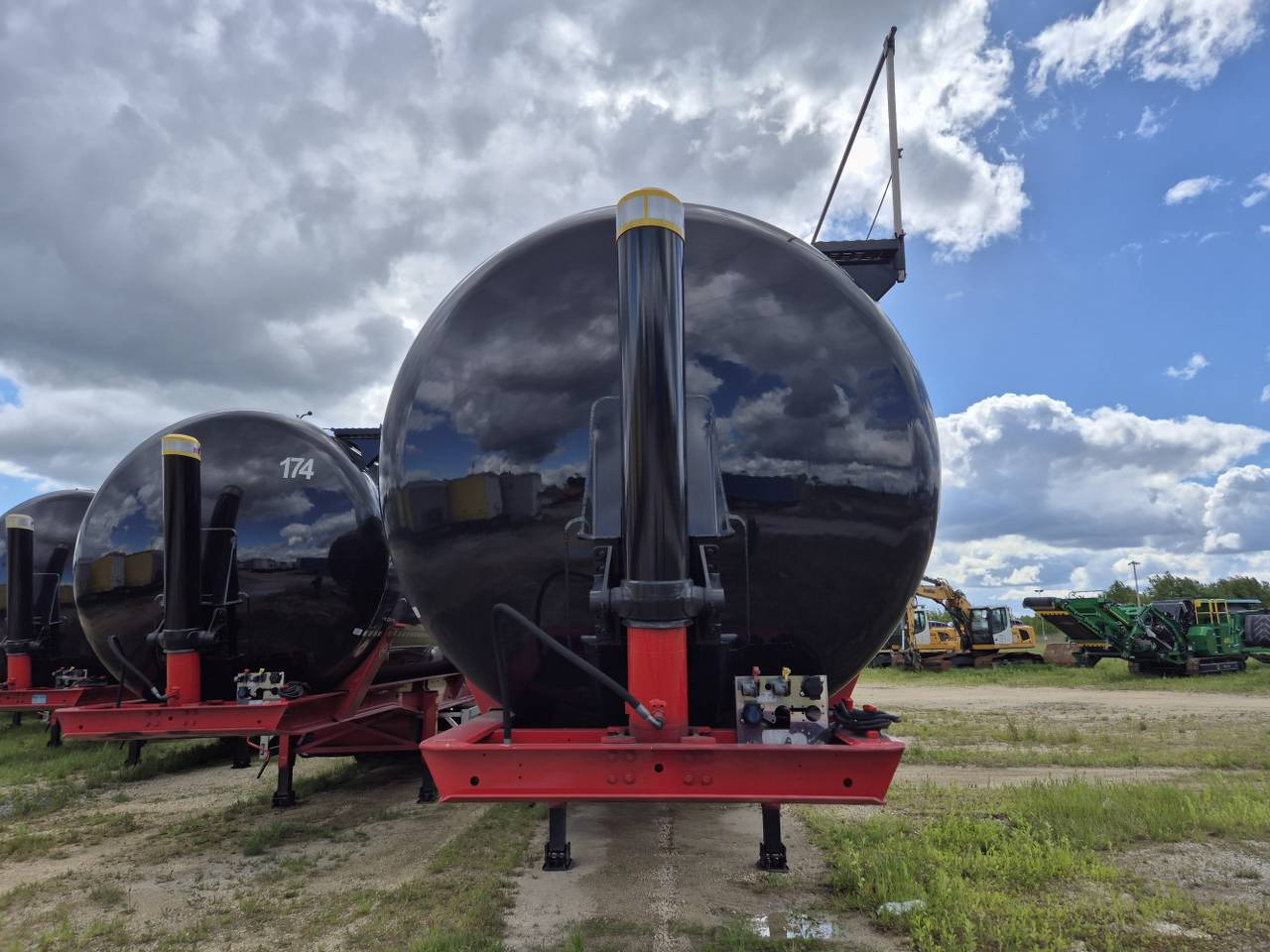 FELDBINDER KIP 66.3 Silo tank / 66 m3 / 2022 / 10 units - Silós félpótkocsi: 2 kép. FELDBINDER KIP 66.3 Silo tank / 66 m3 / 2022 / 10 units - Silós félpótkocsi: 2 kép.