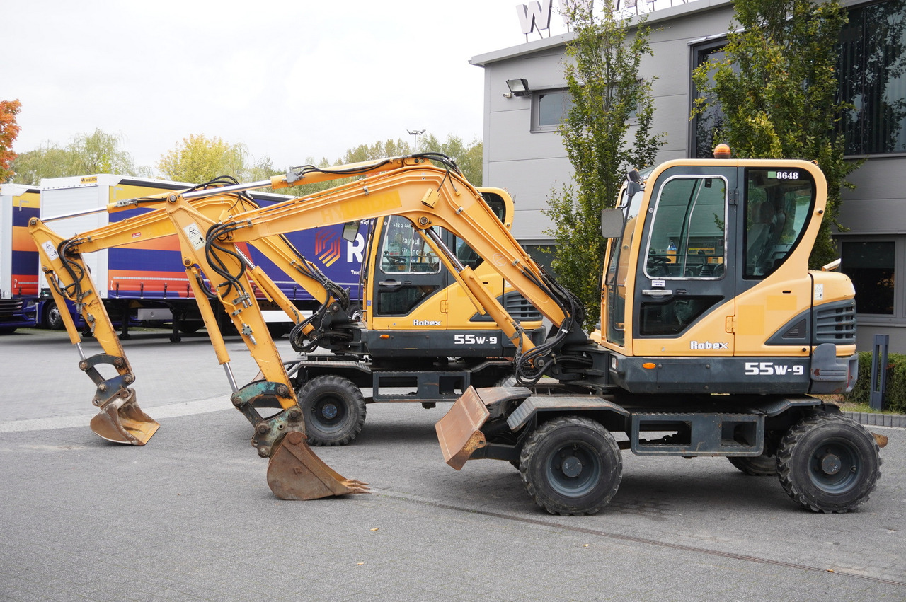 Hyundai Robex 55W-9 Wheeled Excavator 5.5t / 2 units - Gumikerekes kotró: 2 kép. Hyundai Robex 55W-9 Wheeled Excavator 5.5t / 2 units - Gumikerekes kotró: 2 kép.