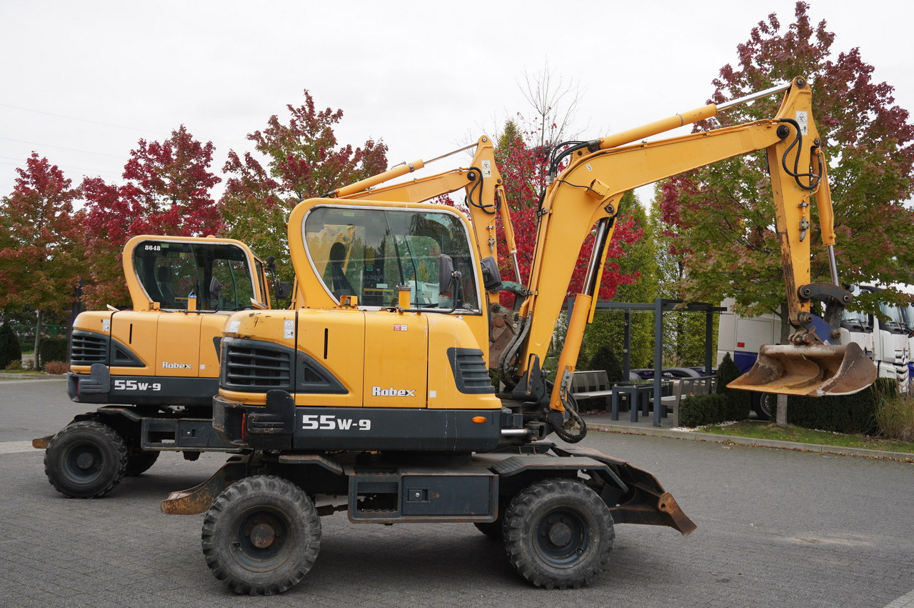 Hyundai Robex 55W-9 Wheeled Excavator 5.5t / 2 units - Gumikerekes kotró: 4 kép. Hyundai Robex 55W-9 Wheeled Excavator 5.5t / 2 units - Gumikerekes kotró: 4 kép.