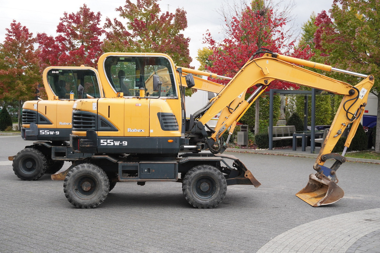 Hyundai Robex 55W-9 Wheeled Excavator 5.5t / 2pcs - Kotrógép: 3 kép. Hyundai Robex 55W-9 Wheeled Excavator 5.5t / 2pcs - Kotrógép: 3 kép.