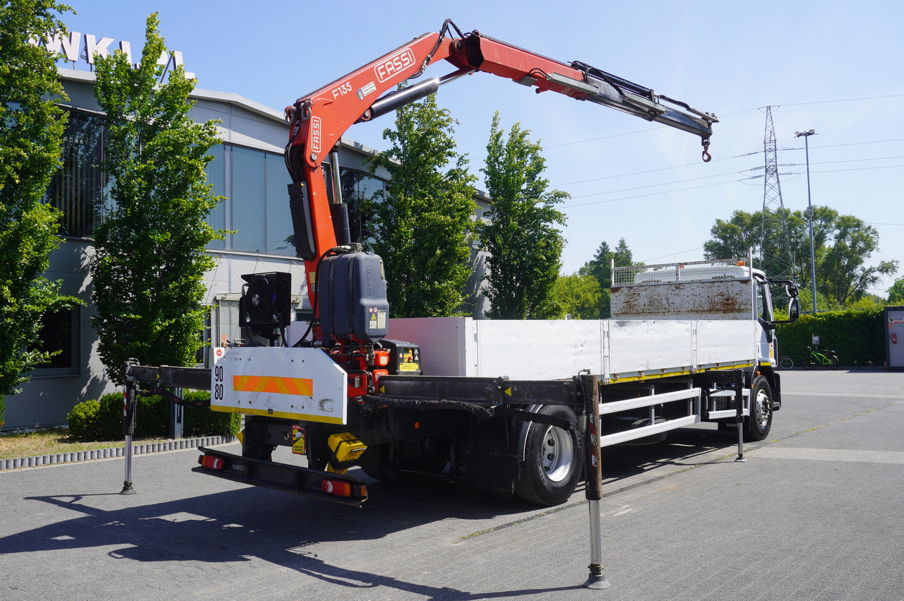 IVECO EUROCARGO 190-280L / FASSI F135A / 8 M / Lift cap. 5580 kg - Platós teherautó, Darus autó: 3 kép. IVECO EUROCARGO 190-280L / FASSI F135A / 8 M / Lift cap. 5580 kg - Platós teherautó, Darus autó: 3 kép.