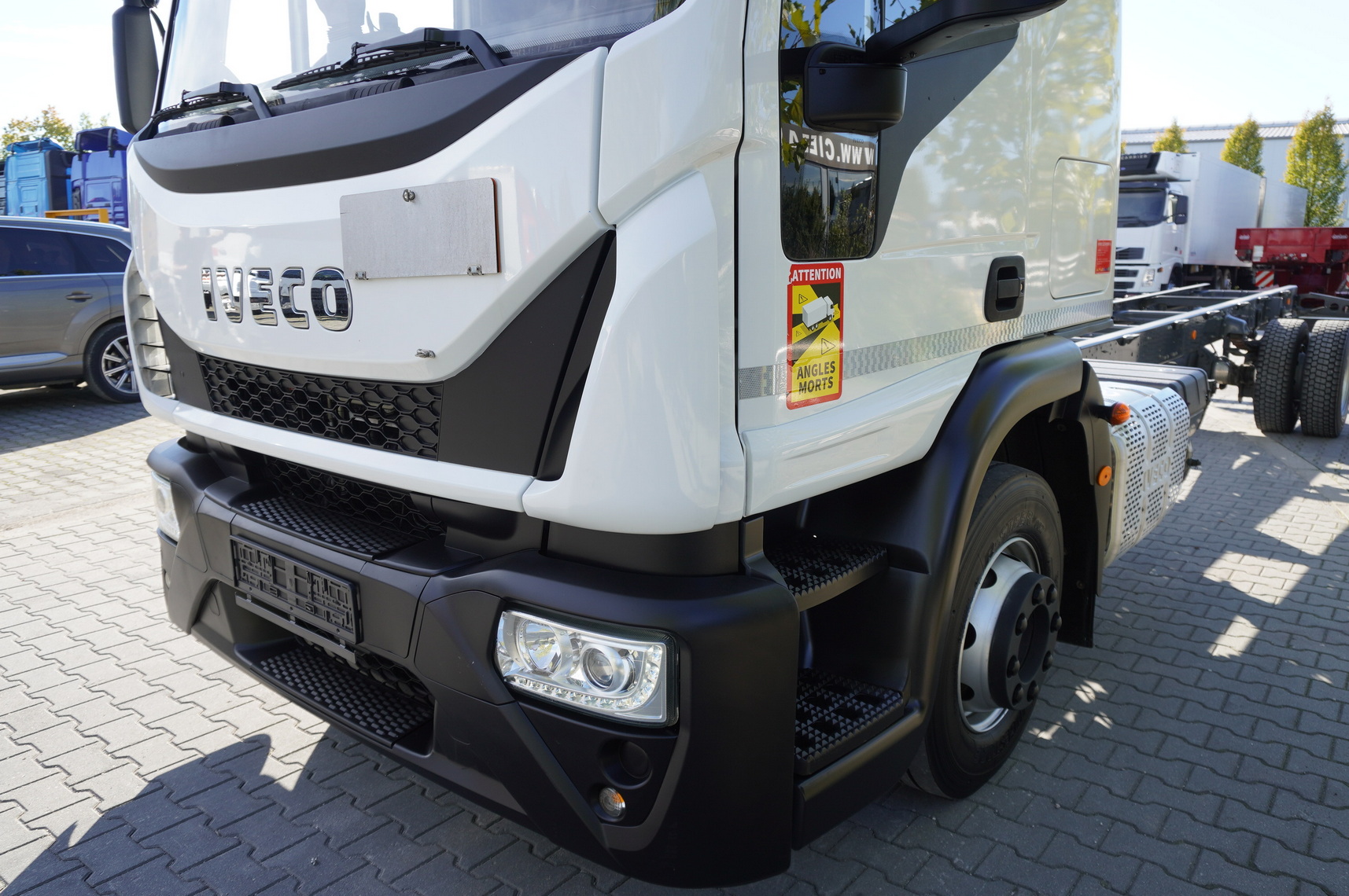 IVECO Eurocargo 140e19 4×2 E6 Glob / ADR / frame 8,1m - Alvaz teherautó: 5 kép. IVECO Eurocargo 140e19 4×2 E6 Glob / ADR / frame 8,1m - Alvaz teherautó: 5 kép.