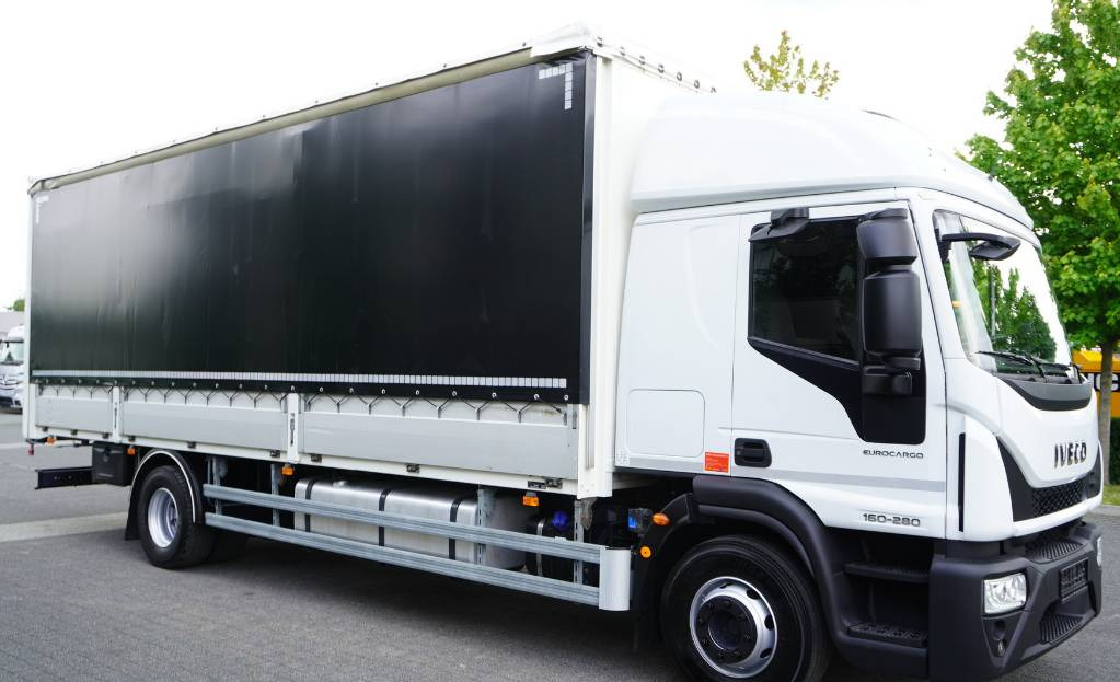 IVECO Eurocargo 160-280 GLOB E6 Tarpaulin / GVW 16 tons - Ponyvás teherautó: 1 kép. IVECO Eurocargo 160-280 GLOB E6 Tarpaulin / GVW 16 tons - Ponyvás teherautó: 1 kép.