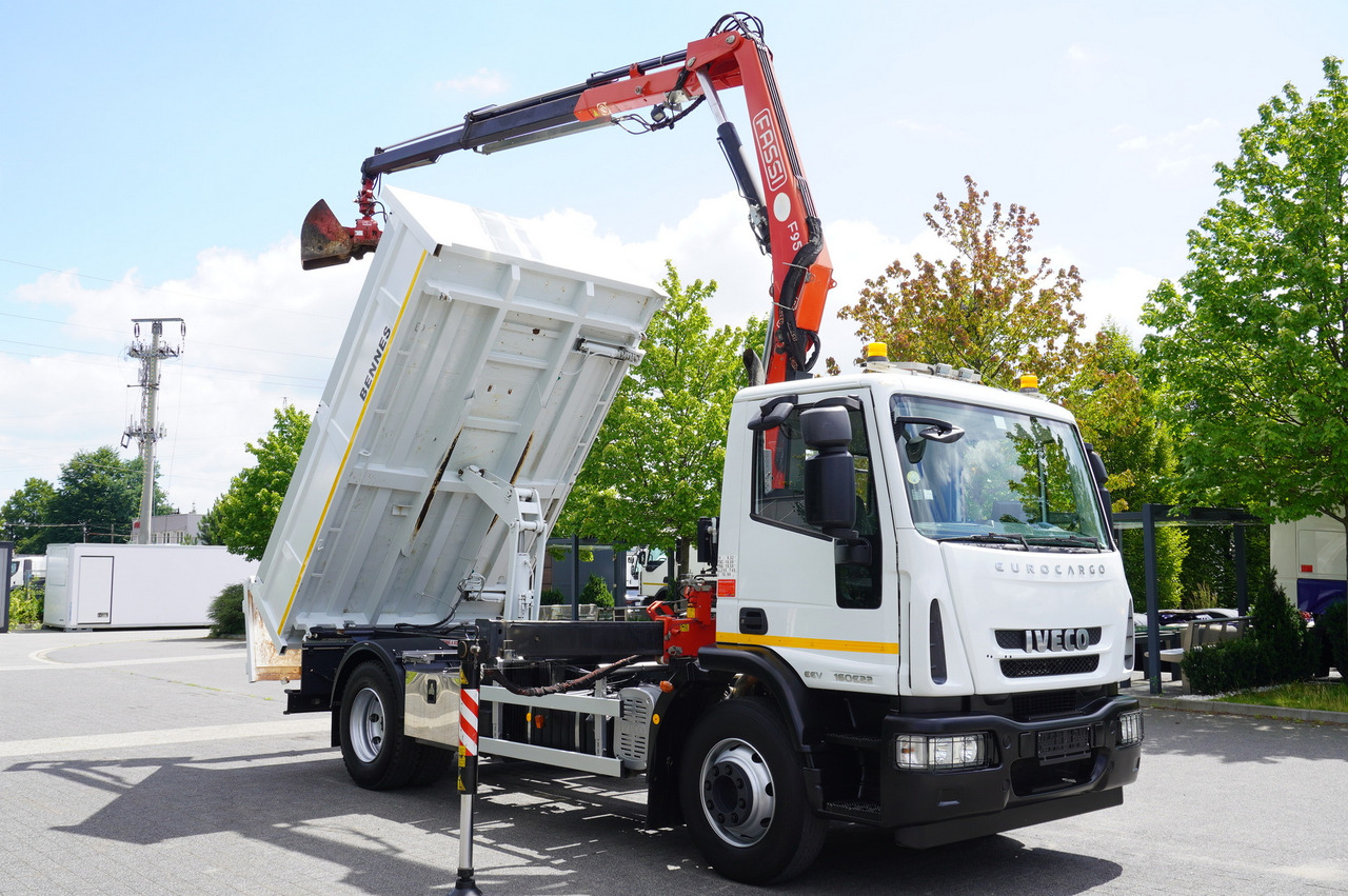 IVECO Eurocargo 160E22 EEV Dump truck / Bortmatic / Crane FASSI F95A.0.22 - Billenőplatós teherautó, Darus autó: 3 kép. IVECO Eurocargo 160E22 EEV Dump truck / Bortmatic / Crane FASSI F95A.0.22 - Billenőplatós teherautó, Darus autó: 3 kép.