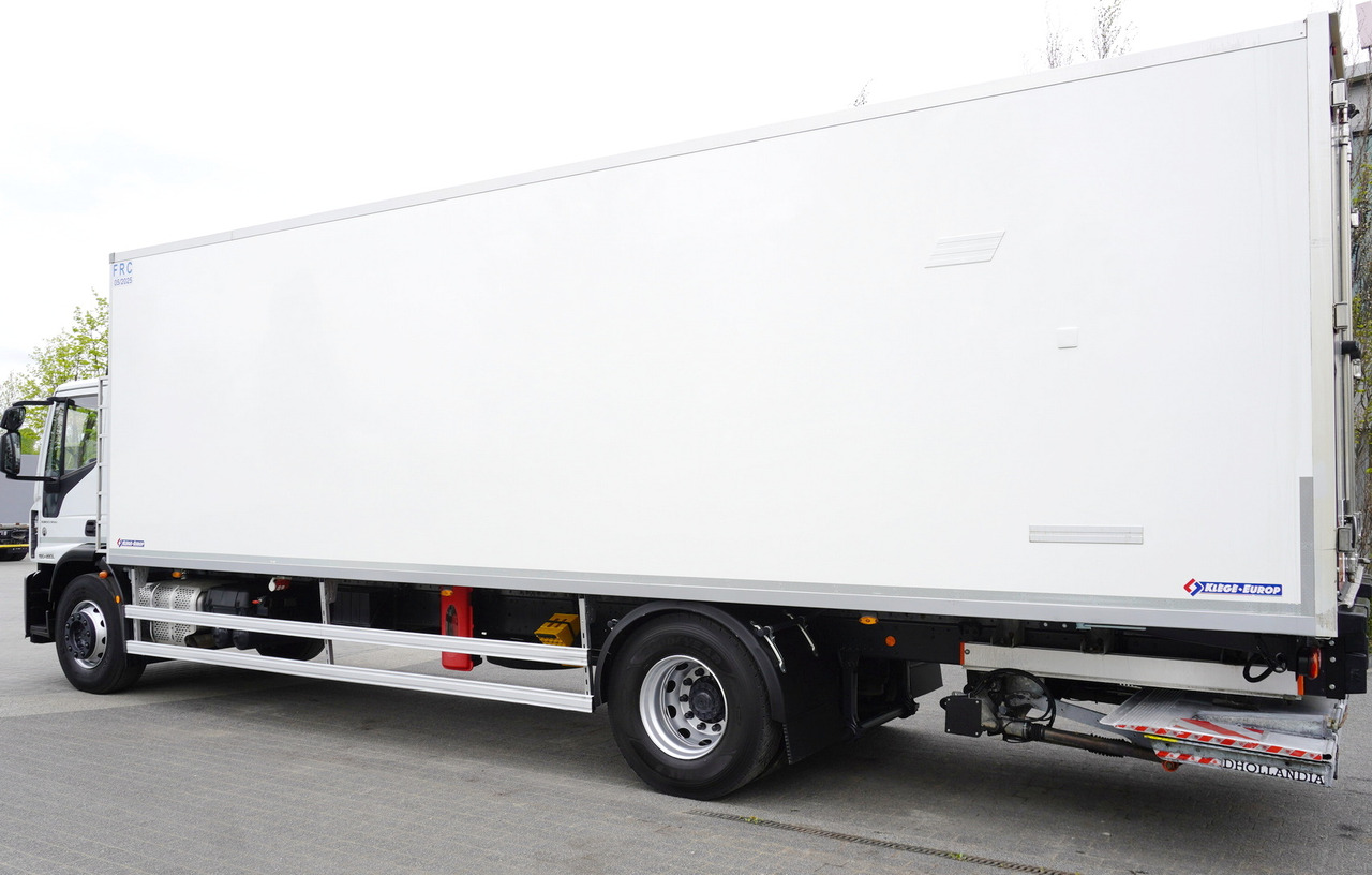 IVECO Eurocargo 190-280L E6 4x2 / Refrigerator / Dhollandia DHSM.20 tail lift / 21 pallets - Hűtős teherautó: 3 kép. IVECO Eurocargo 190-280L E6 4x2 / Refrigerator / Dhollandia DHSM.20 tail lift / 21 pallets - Hűtős teherautó: 3 kép.