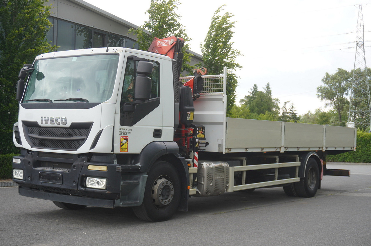 IVECO STRALIS 19.310 E6 / Flatbed 19 EPAL / FASSI F135 / 225 MTH! / 5.7 T - Darus autó, Darus autó: 3 kép. IVECO STRALIS 19.310 E6 / Flatbed 19 EPAL / FASSI F135 / 225 MTH! / 5.7 T - Darus autó, Darus autó: 3 kép.