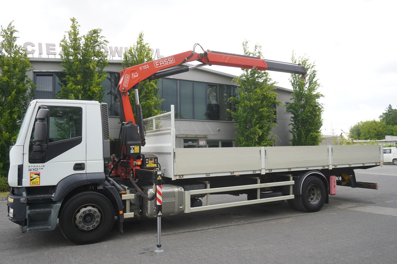 IVECO STRALIS 19.310 E6 / Flatbed 19 EPAL / FASSI F135 / 225 MTH! / 5.7 T - Platós teherautó, Darus autó: 4 kép. IVECO STRALIS 19.310 E6 / Flatbed 19 EPAL / FASSI F135 / 225 MTH! / 5.7 T - Platós teherautó, Darus autó: 4 kép.