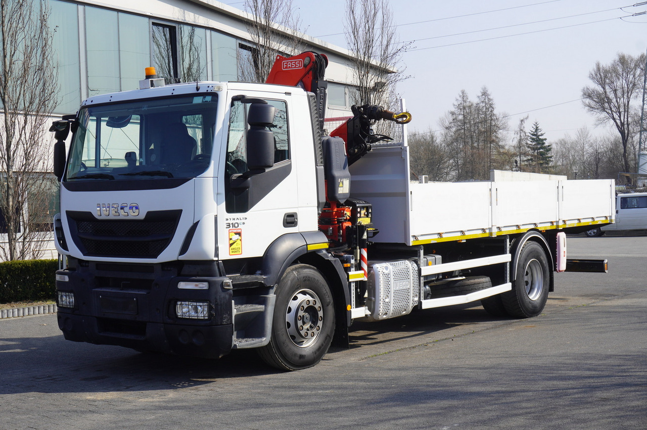 IVECO STRALIS 310 E6 / HDS FASSI 155 6.2 T / 250 thousand km - Darus autó: 2 kép. IVECO STRALIS 310 E6 / HDS FASSI 155 6.2 T / 250 thousand km - Darus autó: 2 kép.