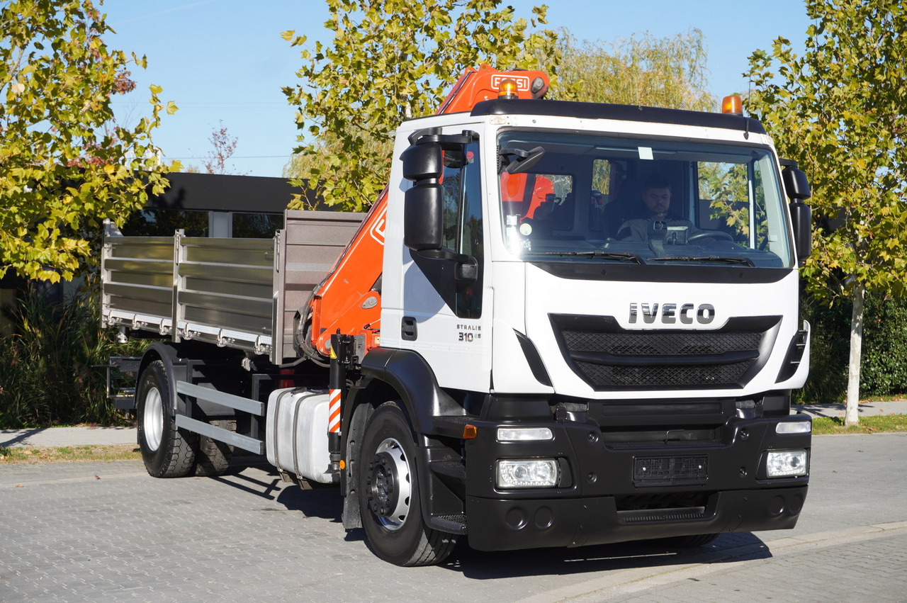 Billenőplatós teherautó, Darus autó IVECO Stralis 310 E6 / NEW 3-sided tipper / Fassi F135 crane with remote control: 8 kép.