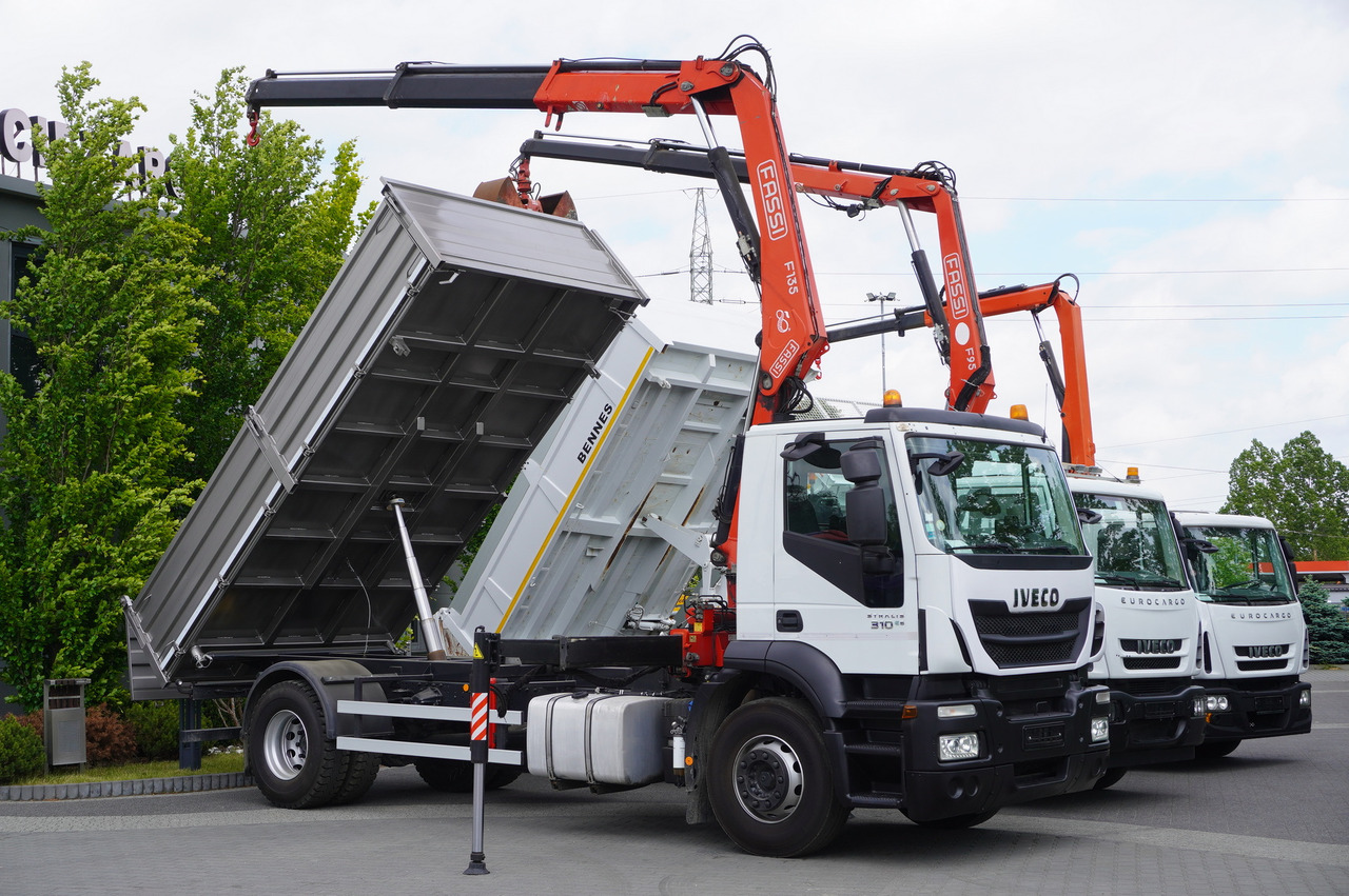 IVECO Stralis 310 E6 / NEW 3-sided tipper / Fassi F135 crane with remote control - Platós teherautó, Darus autó: 2 kép. IVECO Stralis 310 E6 / NEW 3-sided tipper / Fassi F135 crane with remote control - Platós teherautó, Darus autó: 2 kép.