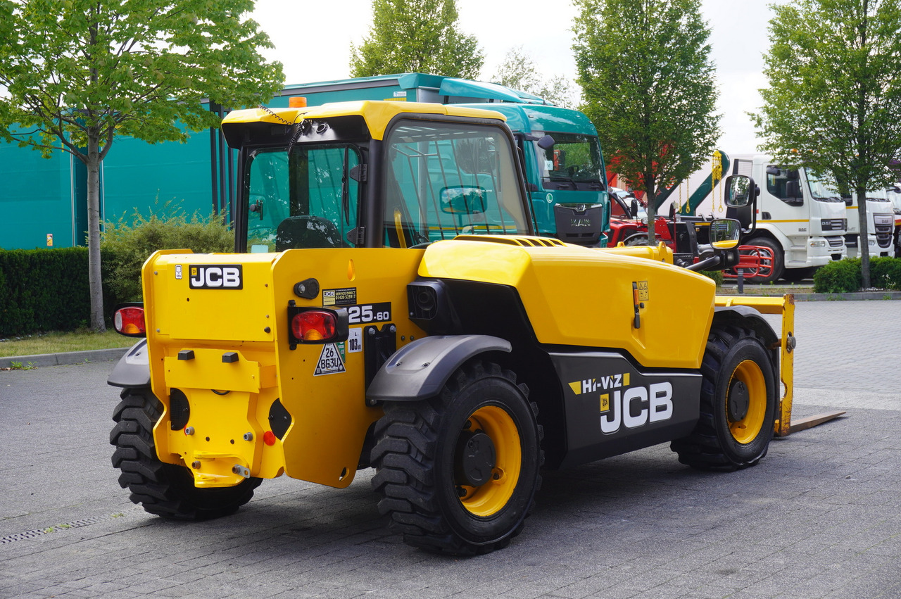 JCB 525-60T5 / 2022 / 860 MTH! / 2.5 T / Reach 6 m / joystick - Teleszkópos homlokrakodó: 5 kép. JCB 525-60T5 / 2022 / 860 MTH! / 2.5 T / Reach 6 m / joystick - Teleszkópos homlokrakodó: 5 kép.