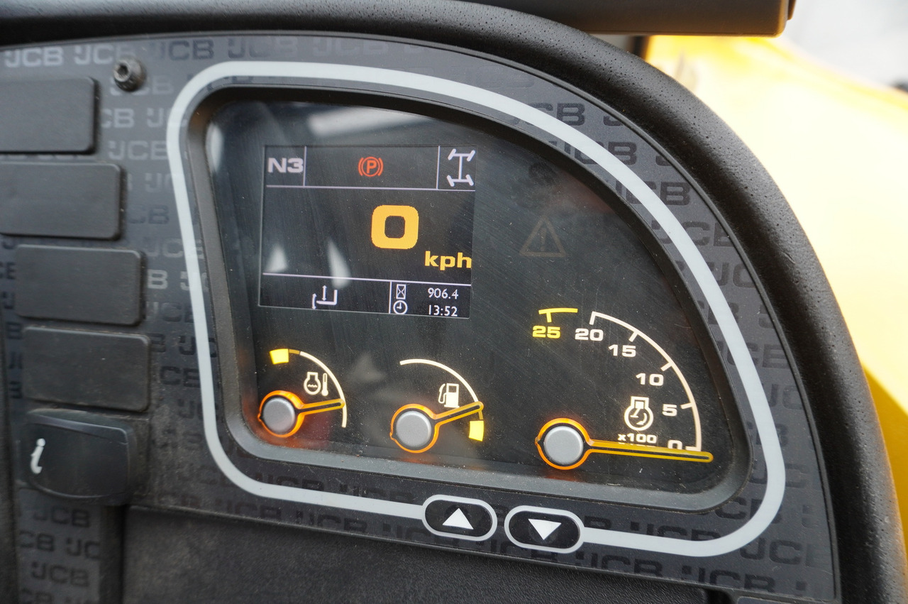 JCB 531-70 / 900 MTH telescopic charger! / 3.1 T / 7 M - Teleszkópos homlokrakodó: 2 kép. JCB 531-70 / 900 MTH telescopic charger! / 3.1 T / 7 M - Teleszkópos homlokrakodó: 2 kép.