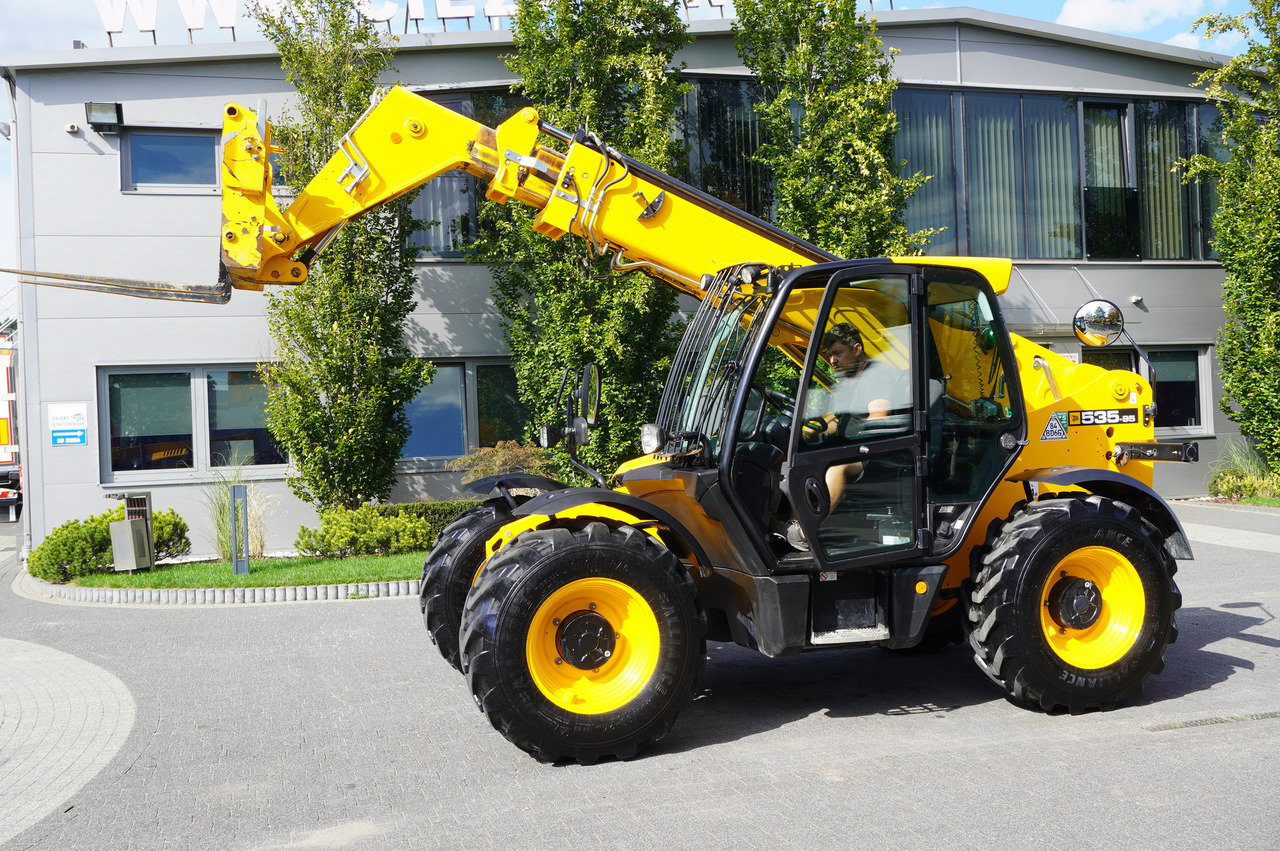 JCB 535-95 / 3.5 T / range 9.5 m / 700 MTH! - Teleszkópos homlokrakodó: 5 kép. JCB 535-95 / 3.5 T / range 9.5 m / 700 MTH! - Teleszkópos homlokrakodó: 5 kép.