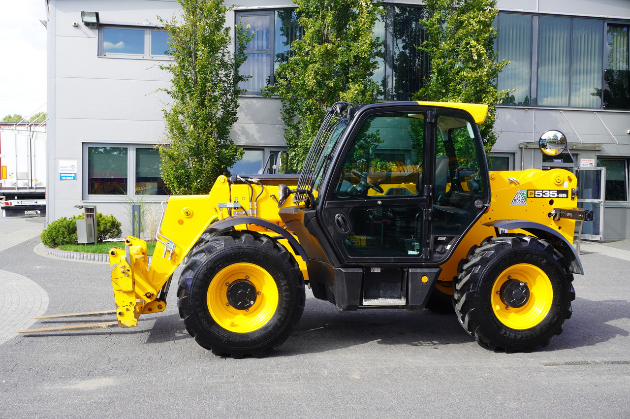 JCB 535-95 / 3.5 T / range 9.5 m / 700 MTH! - Teleszkópos homlokrakodó: 4 kép. JCB 535-95 / 3.5 T / range 9.5 m / 700 MTH! - Teleszkópos homlokrakodó: 4 kép.