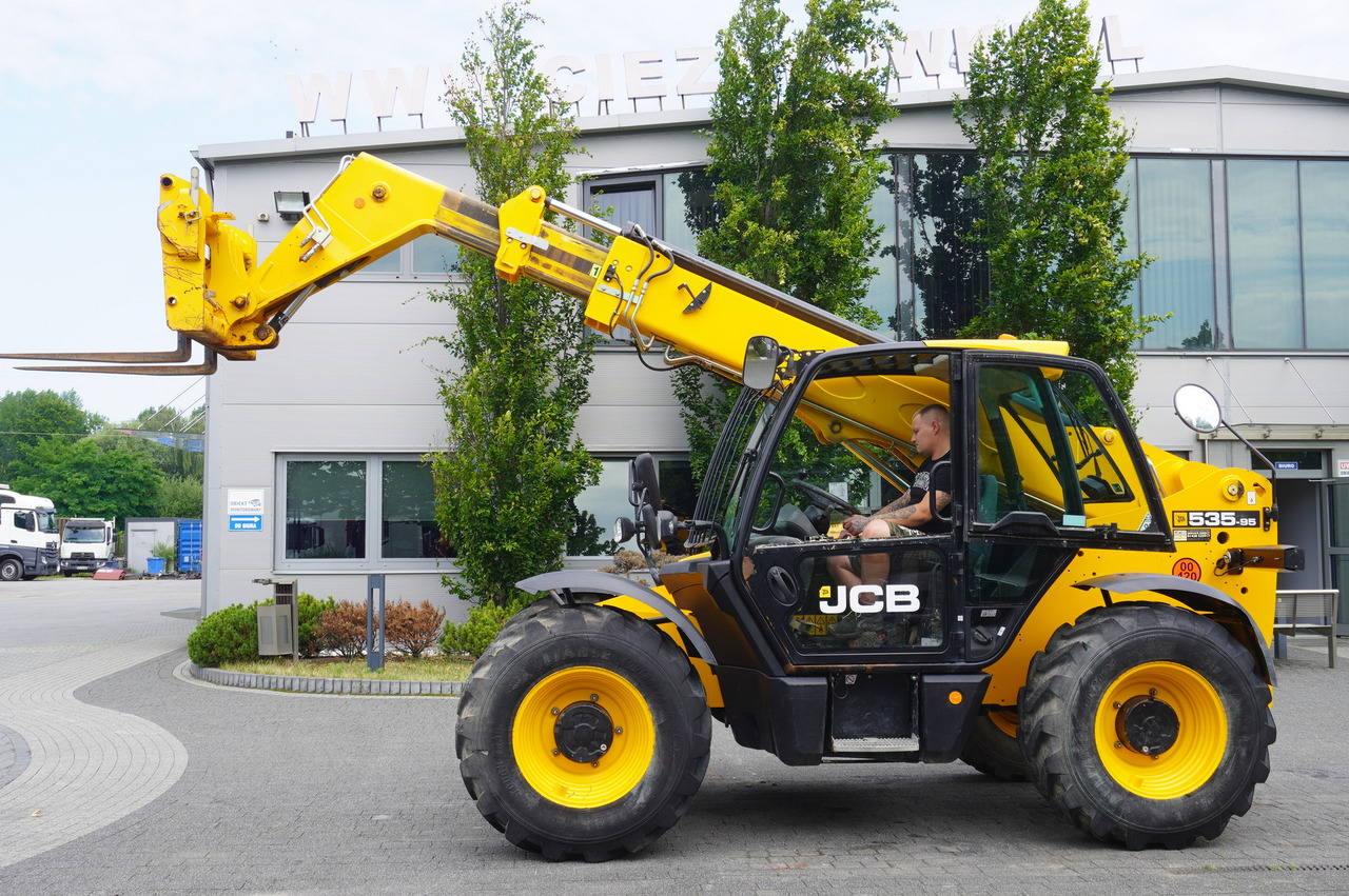 JCB 535-95 / 3.5 T / range 9.5 m / joystick / 2021 - Teleszkópos homlokrakodó: 2 kép. JCB 535-95 / 3.5 T / range 9.5 m / joystick / 2021 - Teleszkópos homlokrakodó: 2 kép.