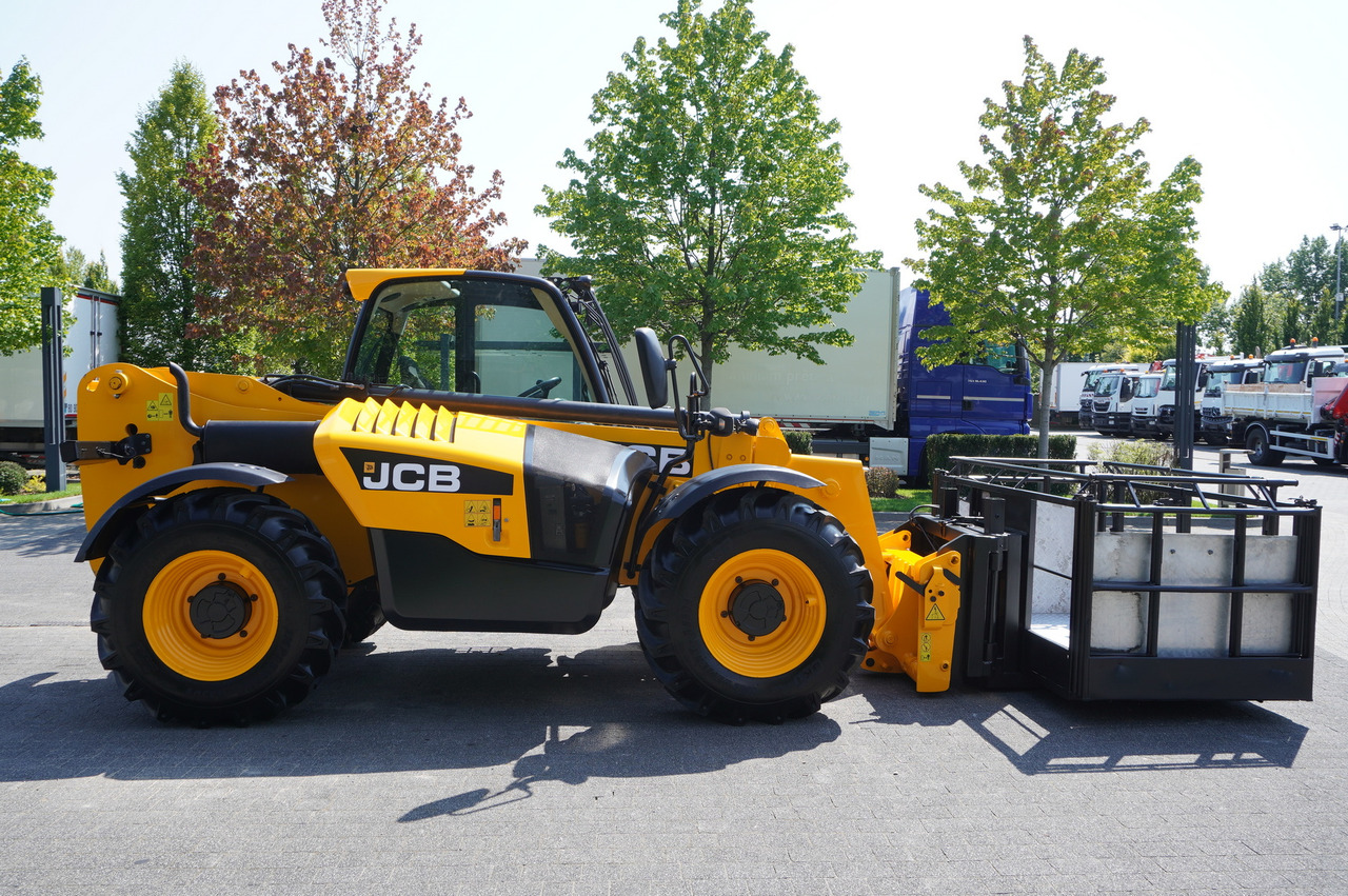 JCB 535-95 / 3.5 T / range 9.5 m / joystick - Teleszkópos homlokrakodó: 5 kép. JCB 535-95 / 3.5 T / range 9.5 m / joystick - Teleszkópos homlokrakodó: 5 kép.