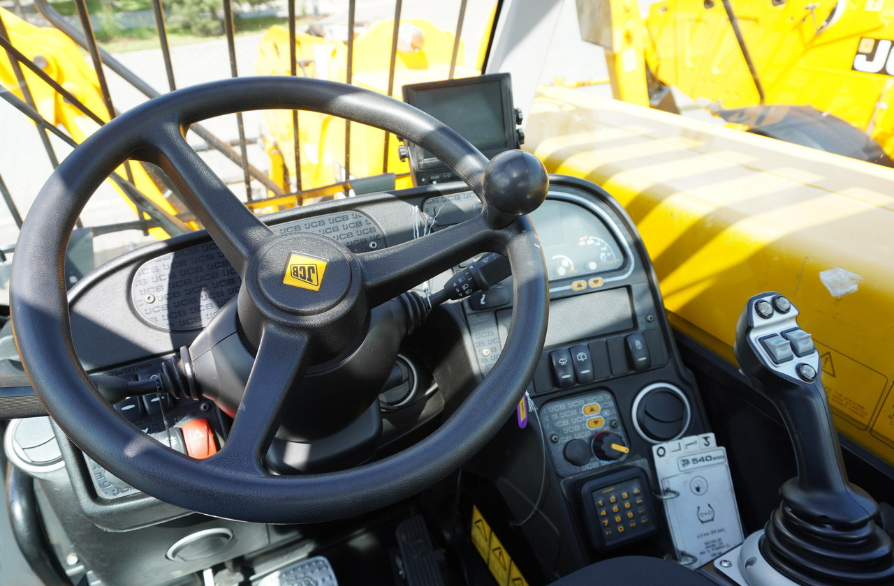 JCB 540-200 Telescopic Loader / 20 m reach / joystick / 2 units - Teleszkópos homlokrakodó: 4 kép. JCB 540-200 Telescopic Loader / 20 m reach / joystick / 2 units - Teleszkópos homlokrakodó: 4 kép.