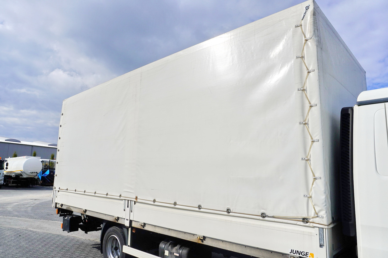 JUNGE Tarpaulin body + lift Dhollandia 1000 kg - Ponyvás felépítmény: 5 kép. JUNGE Tarpaulin body + lift Dhollandia 1000 kg - Ponyvás felépítmény: 5 kép.