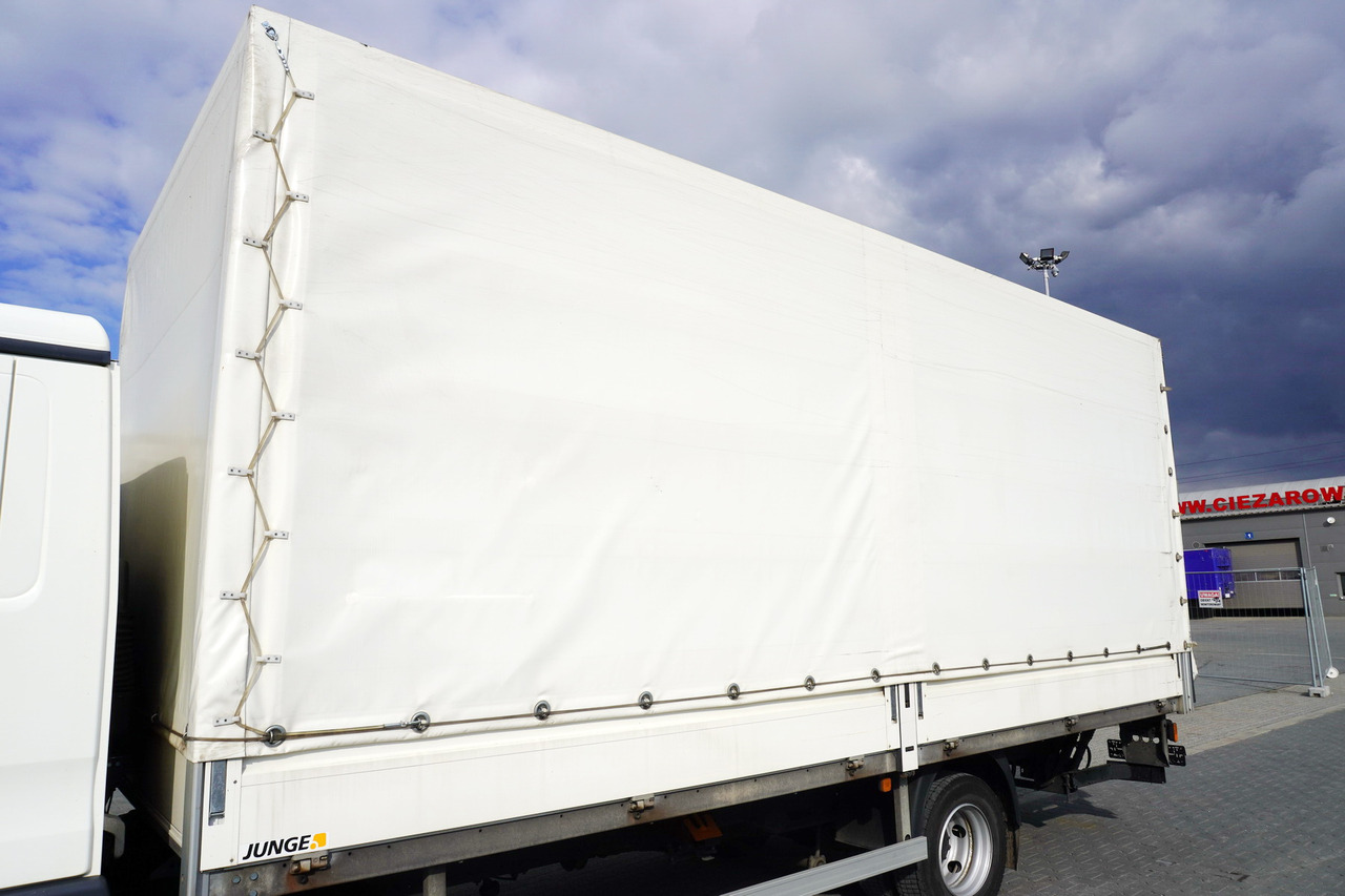 JUNGE Tarpaulin body + lift Dhollandia 1000 kg - Ponyvás felépítmény: 2 kép. JUNGE Tarpaulin body + lift Dhollandia 1000 kg - Ponyvás felépítmény: 2 kép.