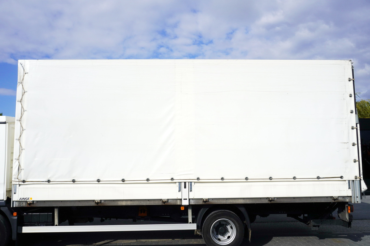 JUNGE Tarpaulin body + lift Dhollandia 1000 kg - Ponyvás felépítmény: 3 kép. JUNGE Tarpaulin body + lift Dhollandia 1000 kg - Ponyvás felépítmény: 3 kép.