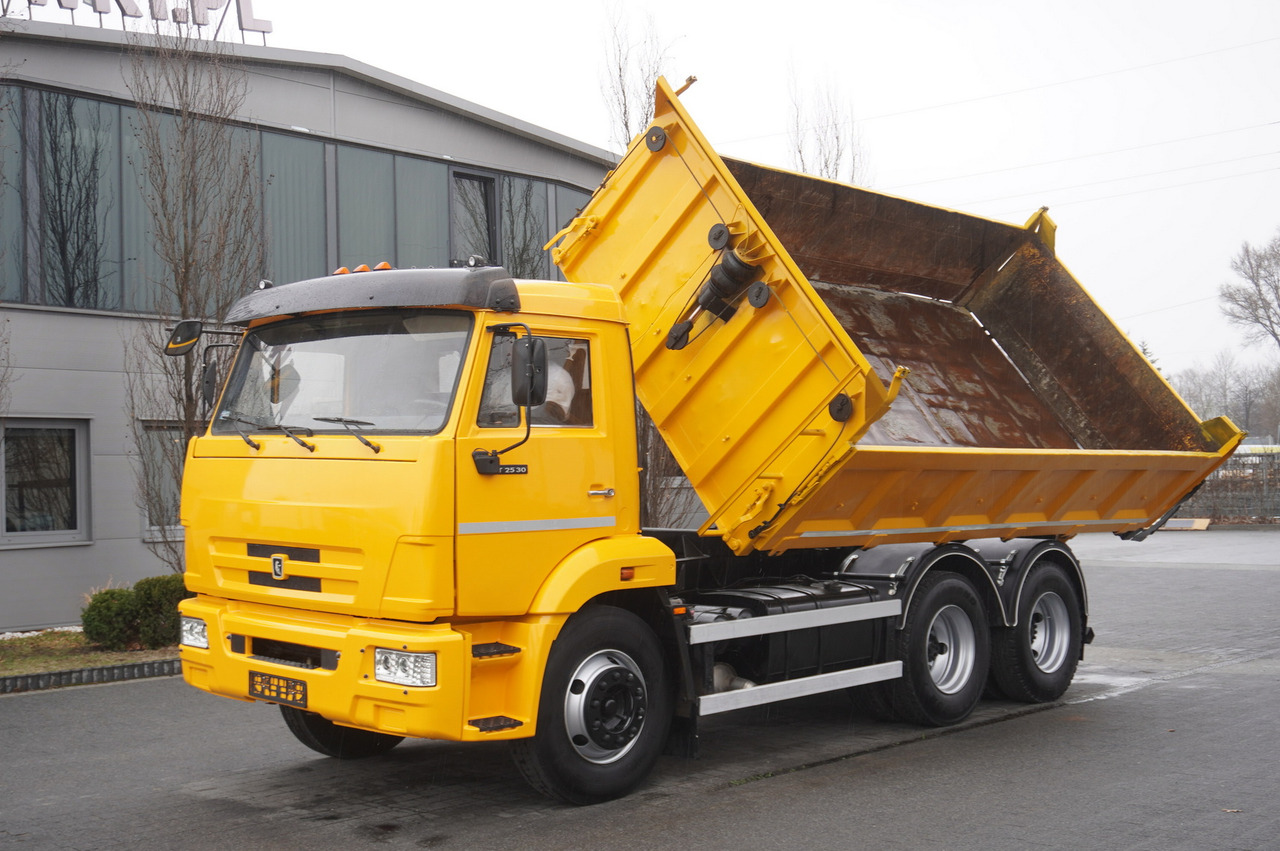 KAMAZ T2530 E5 6×4 / 3-sided tipper - Billenőplatós teherautó, Darus autó: 2 kép. KAMAZ T2530 E5 6×4 / 3-sided tipper - Billenőplatós teherautó, Darus autó: 2 kép.