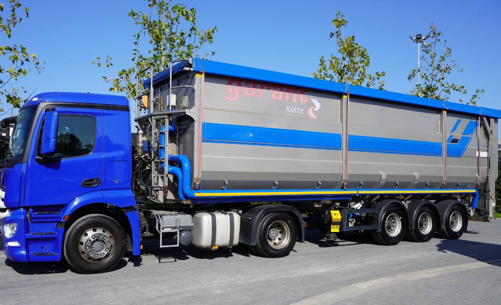 Kotte Duo-Liner GKS 52 - 25 - Félpótkocsi öönkihordós: 1 kép. Kotte Duo-Liner GKS 52 - 25 - Félpótkocsi öönkihordós: 1 kép.