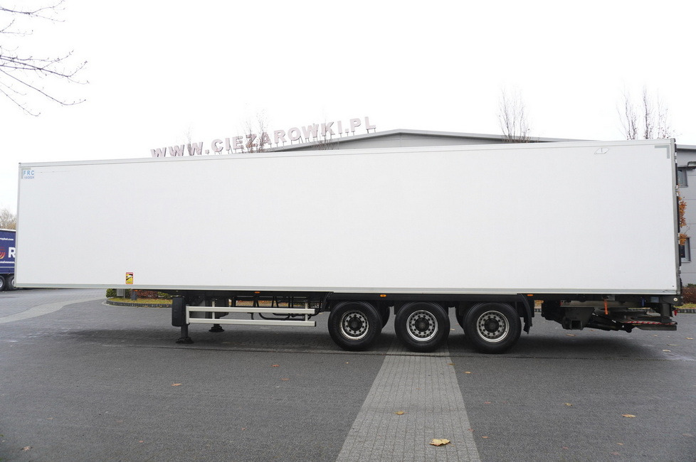 LAMBERET refrigerated semi-trailer / Carrier Vector 1550 unit - Félpótkocsi hűtős: 3 kép. LAMBERET refrigerated semi-trailer / Carrier Vector 1550 unit - Félpótkocsi hűtős: 3 kép.