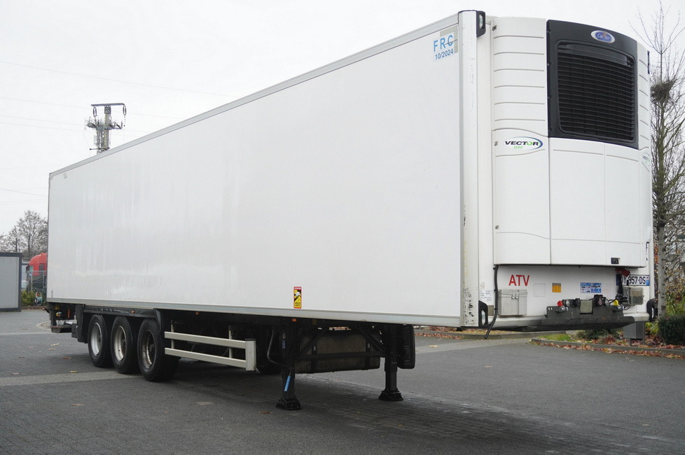 LAMBERET refrigerated semi-trailer / Carrier Vector 1550 unit - Félpótkocsi hűtős: 1 kép. LAMBERET refrigerated semi-trailer / Carrier Vector 1550 unit - Félpótkocsi hűtős: 1 kép.