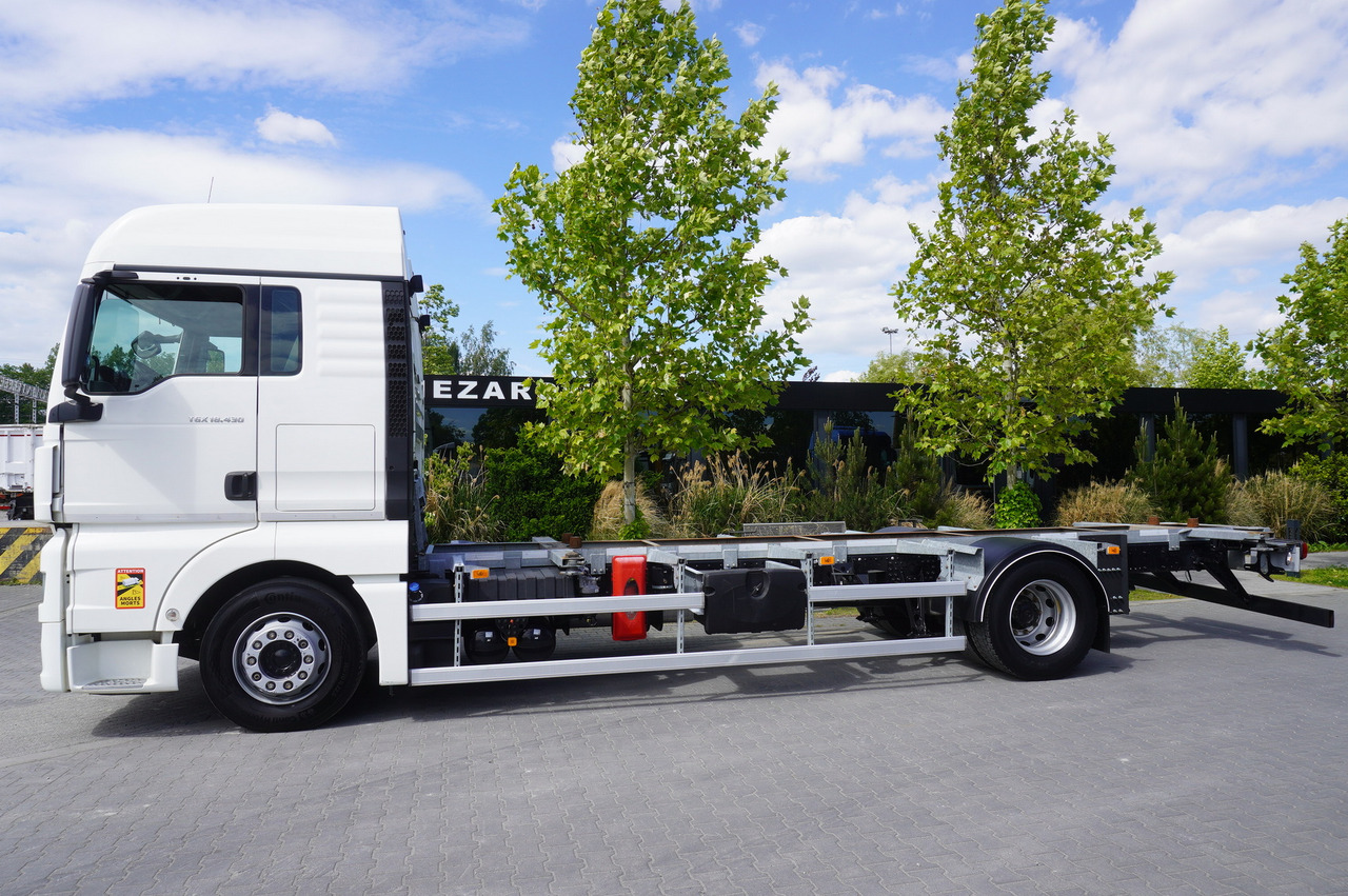 MAN GX 18.430 / BDF 7.5 m / sleeping cab / 2021 - Cserefelépítményes teherautó: 2 kép. MAN GX 18.430 / BDF 7.5 m / sleeping cab / 2021 - Cserefelépítményes teherautó: 2 kép.