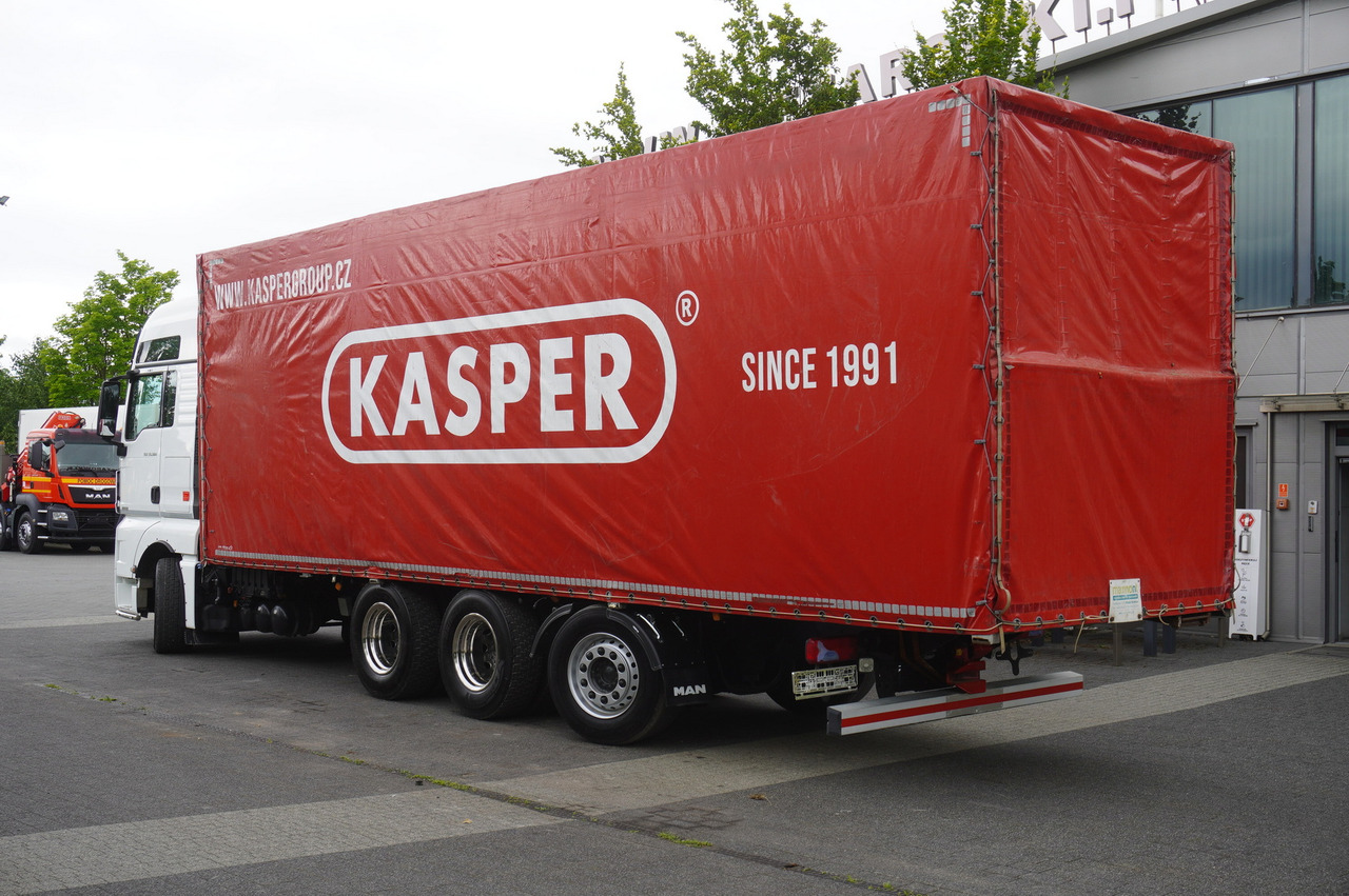 MAN MAN TGX 35.580 E6 8x4 /4 / 23 EPAL tarp superstructure / 4th axle steered - Ponyvás teherautó: 3 kép. MAN MAN TGX 35.580 E6 8x4 /4 / 23 EPAL tarp superstructure / 4th axle steered - Ponyvás teherautó: 3 kép.