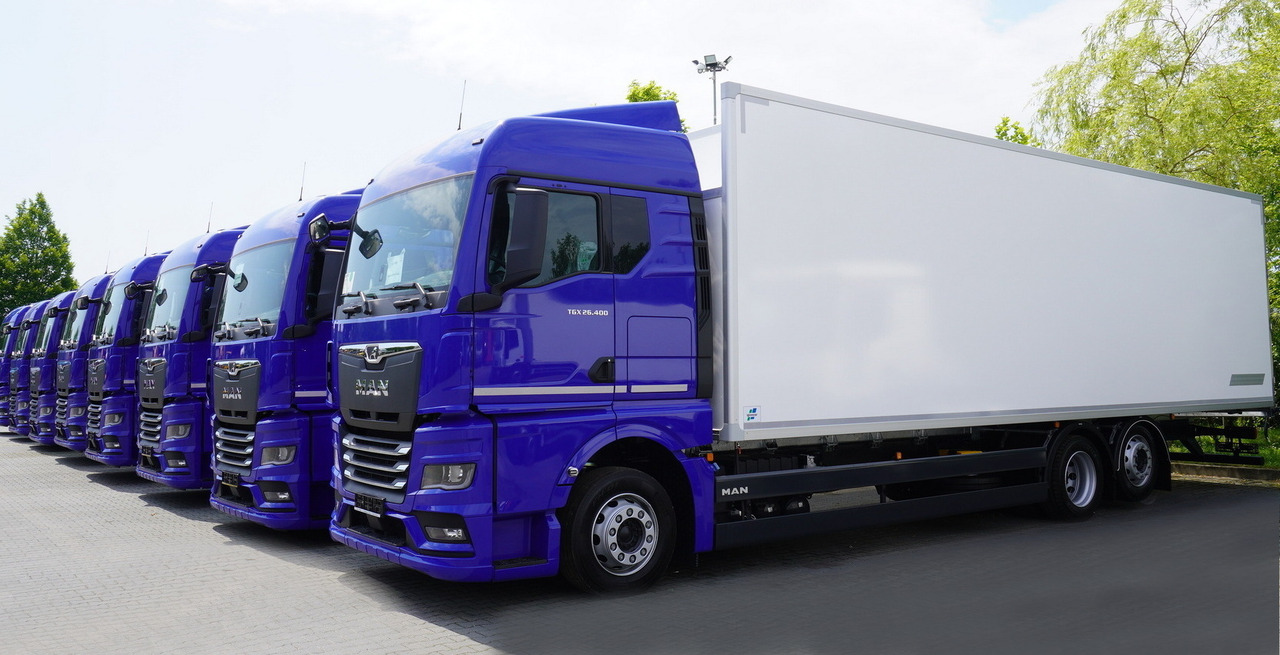 MAN New MAN TGX 26.400 / NEW IGLOOCAR refrigerator 23 pallets / 6×2 / 2024 / 10 units - Dobozos felépítményű teherautó: 4 kép. MAN New MAN TGX 26.400 / NEW IGLOOCAR refrigerator 23 pallets / 6×2 / 2024 / 10 units - Dobozos felépítményű teherautó: 4 kép.