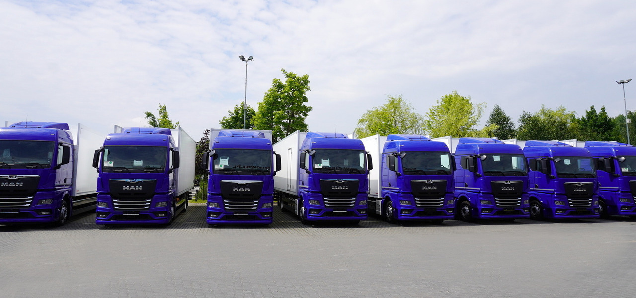 MAN New TGX 26.400 / NEW IGLOOCAR refrigerator 20 pallets / 6×2 / 2024 / 2 units - Dobozos felépítményű teherautó: 3 kép. MAN New TGX 26.400 / NEW IGLOOCAR refrigerator 20 pallets / 6×2 / 2024 / 2 units - Dobozos felépítményű teherautó: 3 kép.