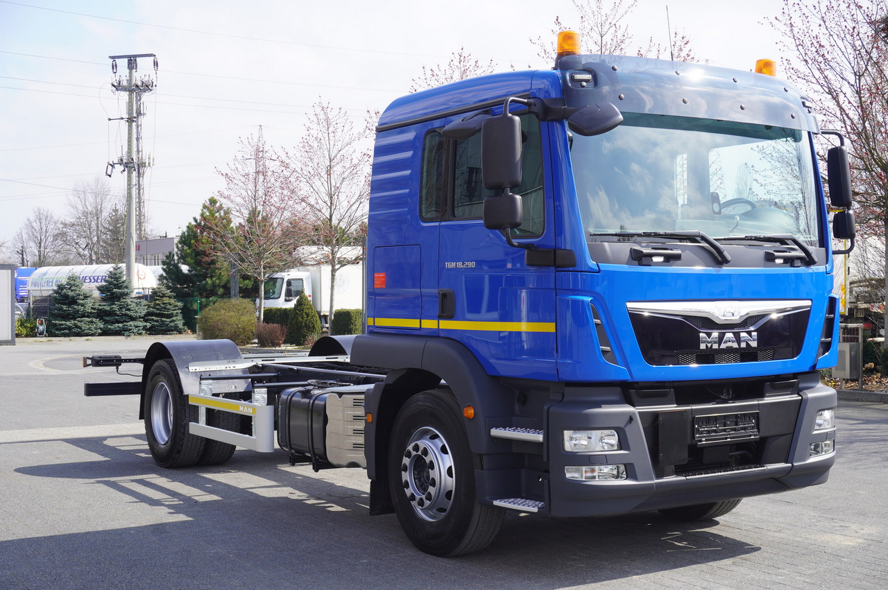 MAN TGM 18.290 E6 / Full ADR / sleeper cabin / chassis - Alvaz teherautó: 1 kép. MAN TGM 18.290 E6 / Full ADR / sleeper cabin / chassis - Alvaz teherautó: 1 kép.