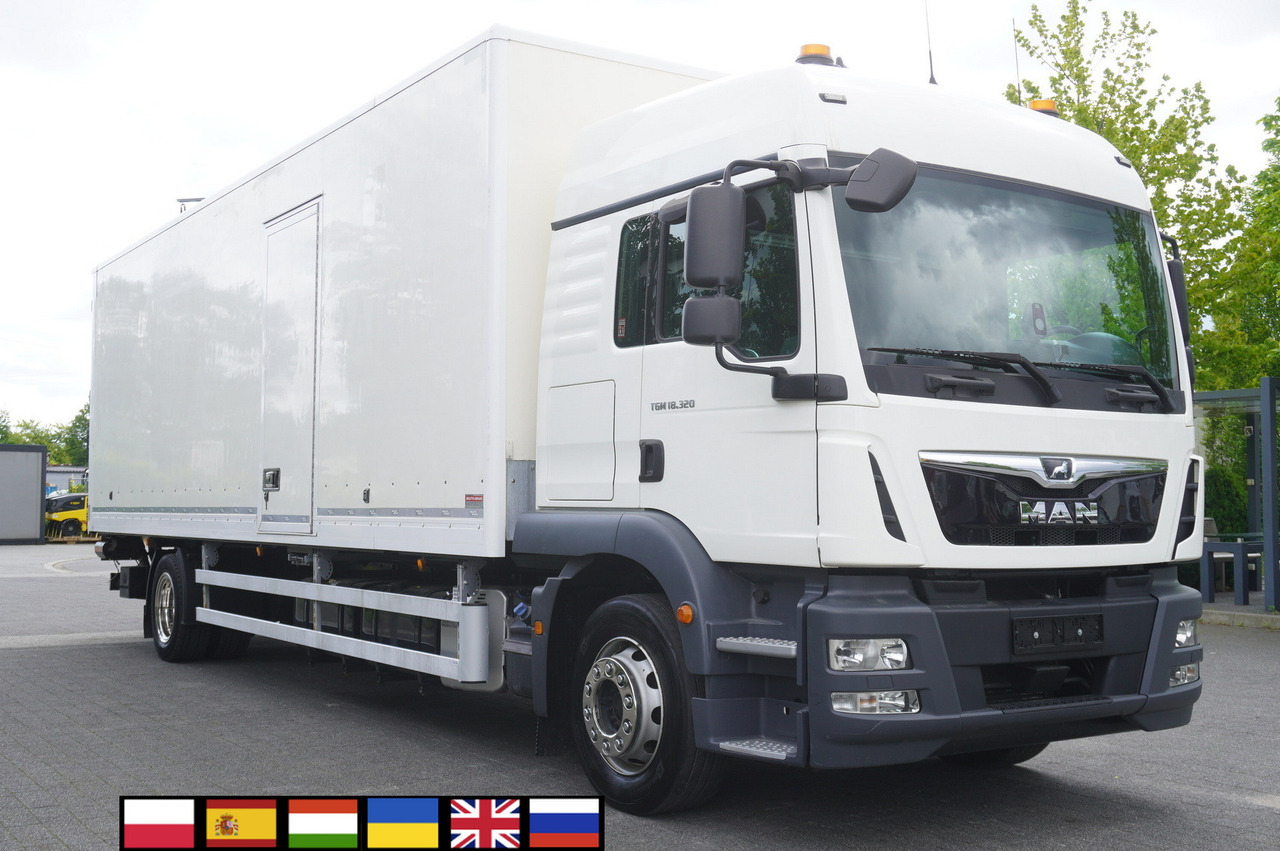 MAN TGM 18.320 / 21 EPAL box / 180 tho. km / Dhollandia 2500 kg / sleeping cab - Dobozos felépítményű teherautó: 1 kép. MAN TGM 18.320 / 21 EPAL box / 180 tho. km / Dhollandia 2500 kg / sleeping cab - Dobozos felépítményű teherautó: 1 kép.