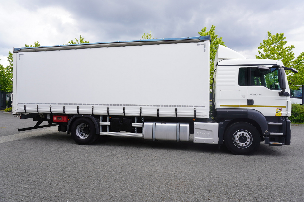 MAN TGS 18.440 / 19 EPAL curtainsider / Sleeper cab - Ponyvás teherautó: 2 kép. MAN TGS 18.440 / 19 EPAL curtainsider / Sleeper cab - Ponyvás teherautó: 2 kép.