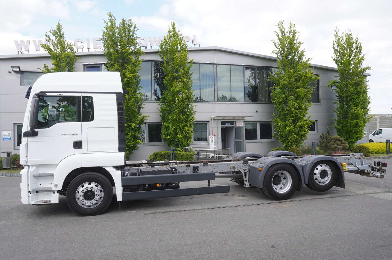 MAN TGS 26.420 / 7.5 m chassis / 14.5 t load cap. / Sleeping cab - Alvaz teherautó: 2 kép. MAN TGS 26.420 / 7.5 m chassis / 14.5 t load cap. / Sleeping cab - Alvaz teherautó: 2 kép.