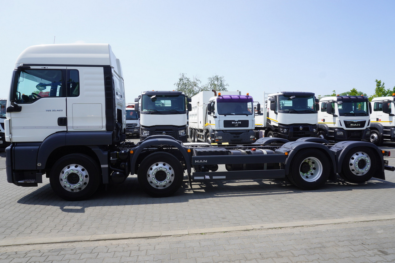 MAN TGS 35.420 8x2 / Chassis 6.4 m / 3 steered axles - Darus autó: 3 kép. MAN TGS 35.420 8x2 / Chassis 6.4 m / 3 steered axles - Darus autó: 3 kép.