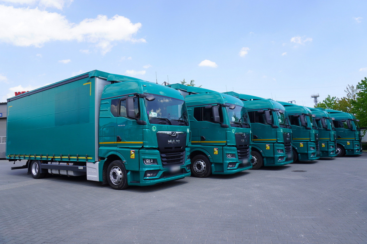 MAN TGX 18.470 / 2022 / Curtainsider 19 EPAL / Retarder / 15 units - Ponyvás teherautó: 2 kép. MAN TGX 18.470 / 2022 / Curtainsider 19 EPAL / Retarder / 15 units - Ponyvás teherautó: 2 kép.