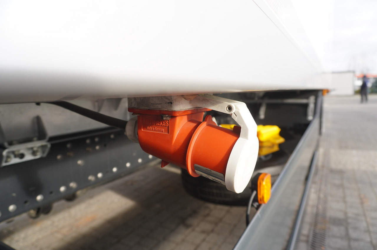 MAN TGX 26.400 / IGLOOCAR / Carrier Supra 1150 MT Silent - Hőszigetelt teherautó: 5 kép. MAN TGX 26.400 / IGLOOCAR / Carrier Supra 1150 MT Silent - Hőszigetelt teherautó: 5 kép.