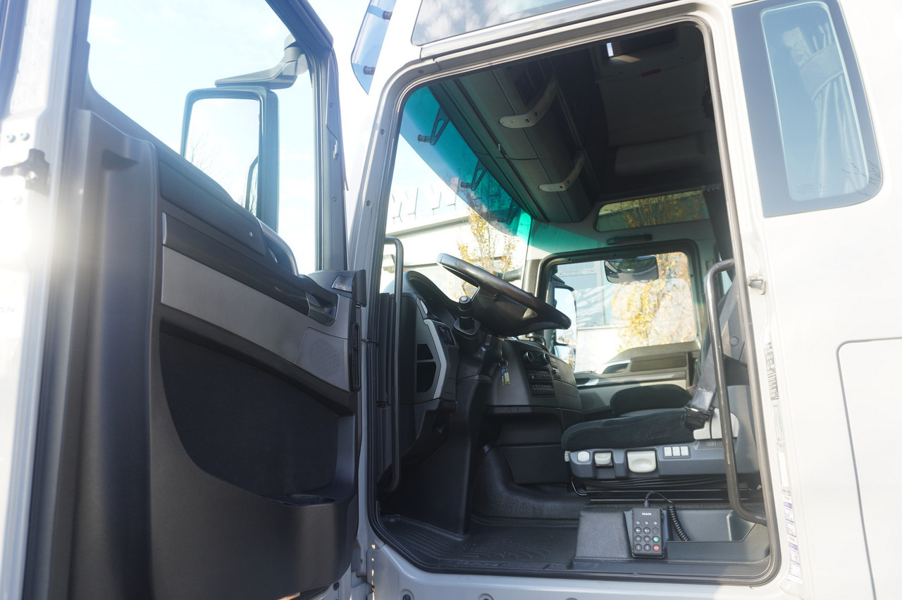 Hűtős teherautó MAN TGX 26.480 / 6x2 / Igloocar refrigerator 18 pallets / Thermoking: 12 kép. Hűtős teherautó MAN TGX 26.480 / 6x2 / Igloocar refrigerator 18 pallets / Thermoking: 12 kép.