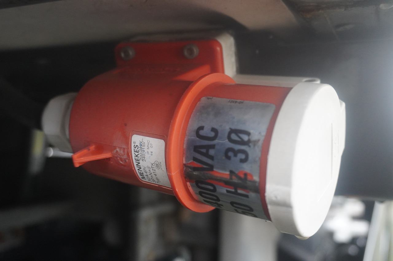 Hűtős teherautó MAN TGX 26.480 / 6x2 / Igloocar refrigerator 18 pallets / Thermoking: 29 kép. Hűtős teherautó MAN TGX 26.480 / 6x2 / Igloocar refrigerator 18 pallets / Thermoking: 29 kép.