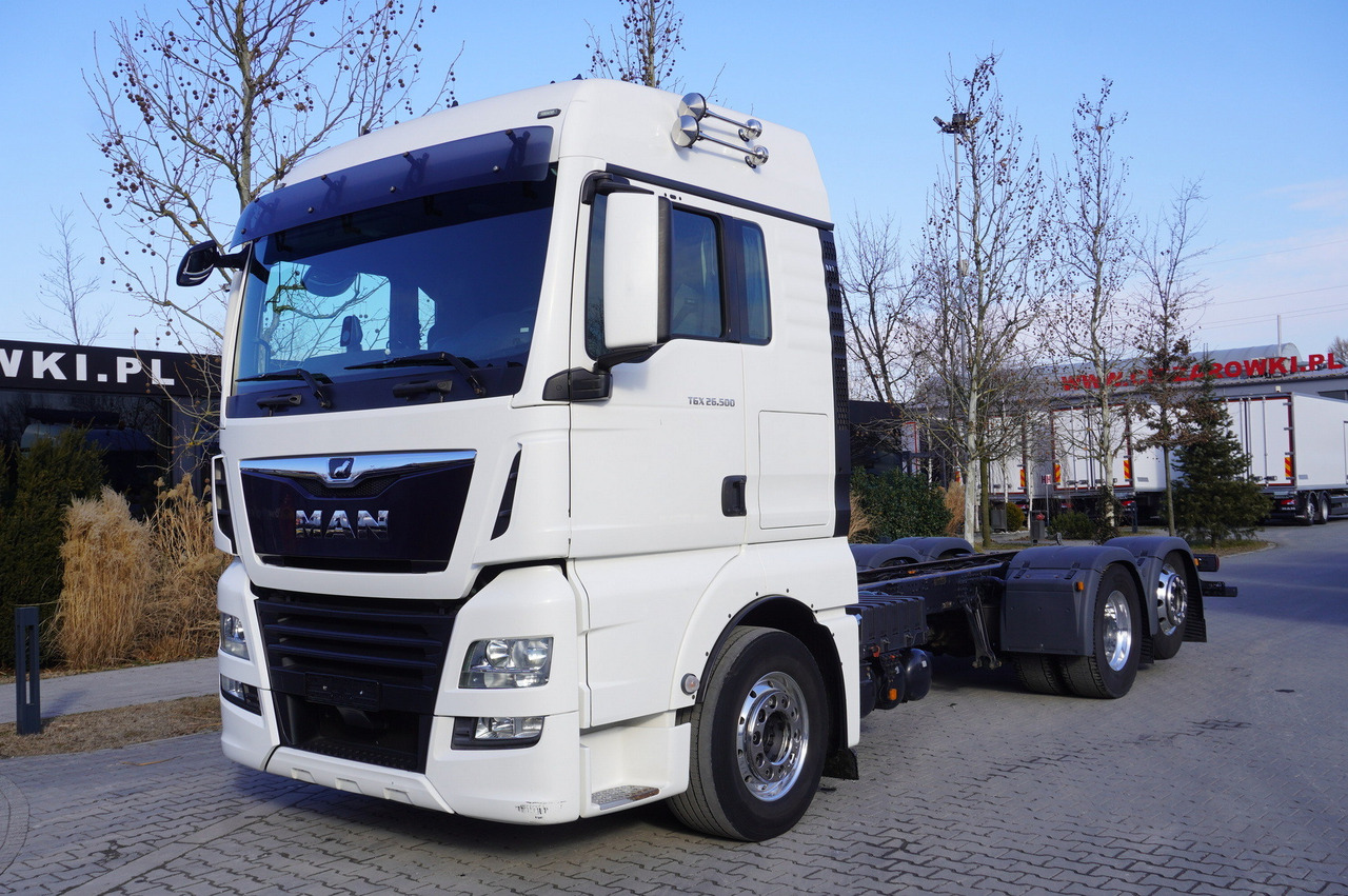 MAN TGX 26,500 / 500 HP / steering 3rd axle / 20 t cap. / Chassis 6.5 m - Alvaz teherautó: 3 kép. MAN TGX 26,500 / 500 HP / steering 3rd axle / 20 t cap. / Chassis 6.5 m - Alvaz teherautó: 3 kép.