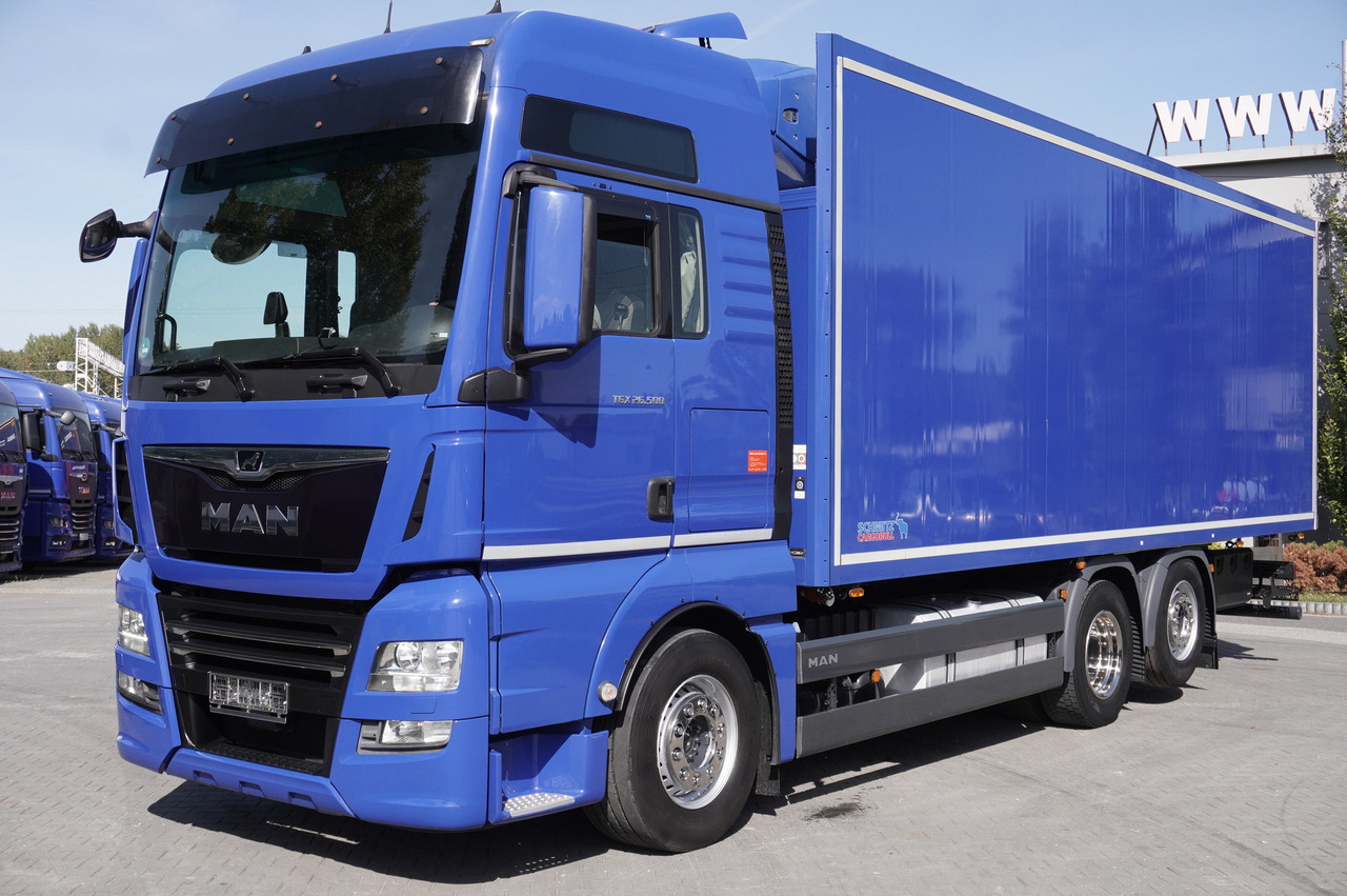 MAN TGX 26.500 E6 XXL / Schmitz 19 pallets / Thermoking / steering axle - Hűtős teherautó: 1 kép. MAN TGX 26.500 E6 XXL / Schmitz 19 pallets / Thermoking / steering axle - Hűtős teherautó: 1 kép.