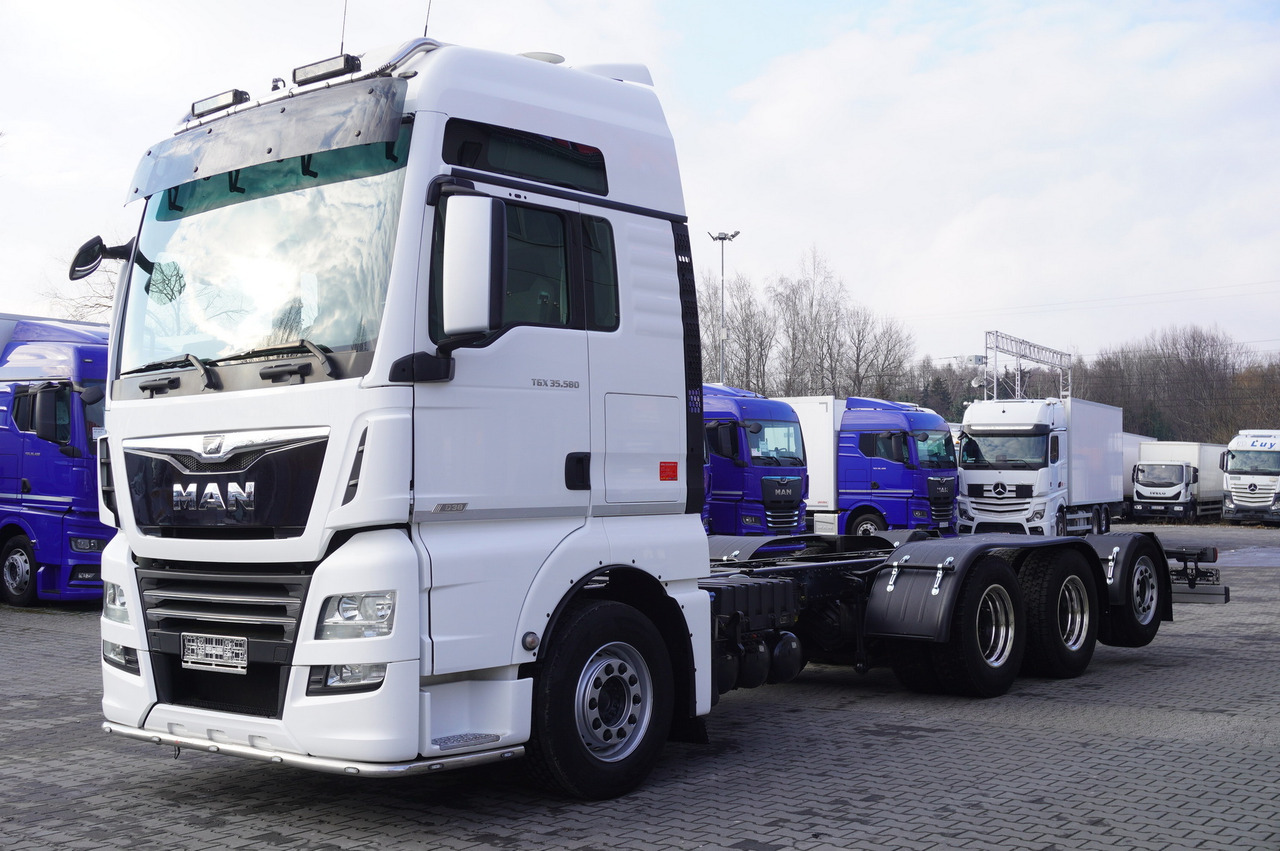 MAN TGX 35.580 E6 8x4/4 - 8.8m chassis frame - Darus autó: 2 kép. MAN TGX 35.580 E6 8x4/4 - 8.8m chassis frame - Darus autó: 2 kép.
