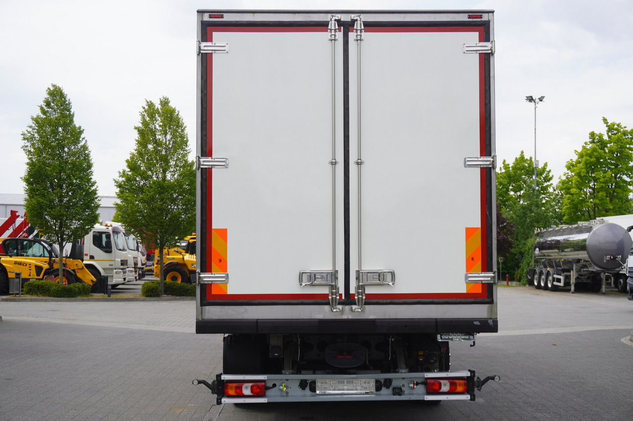 MERCEDES-BENZ 2543 / NEW Lamberet refrigerator/ 160 tho. km / steered 3rd axle - Hűtős teherautó: 5 kép. MERCEDES-BENZ 2543 / NEW Lamberet refrigerator/ 160 tho. km / steered 3rd axle - Hűtős teherautó: 5 kép.