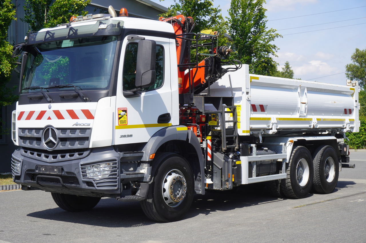MERCEDES-BENZ AROCS 2636 / Fassi F155A.0.22 crane 6t / 120 tho. km / 3-sided dump truck / 2 x Bordmatic - Billenőplatós teherautó, Darus autó: 3 kép. MERCEDES-BENZ AROCS 2636 / Fassi F155A.0.22 crane 6t / 120 tho. km / 3-sided dump truck / 2 x Bordmatic - Billenőplatós teherautó, Darus autó: 3 kép.
