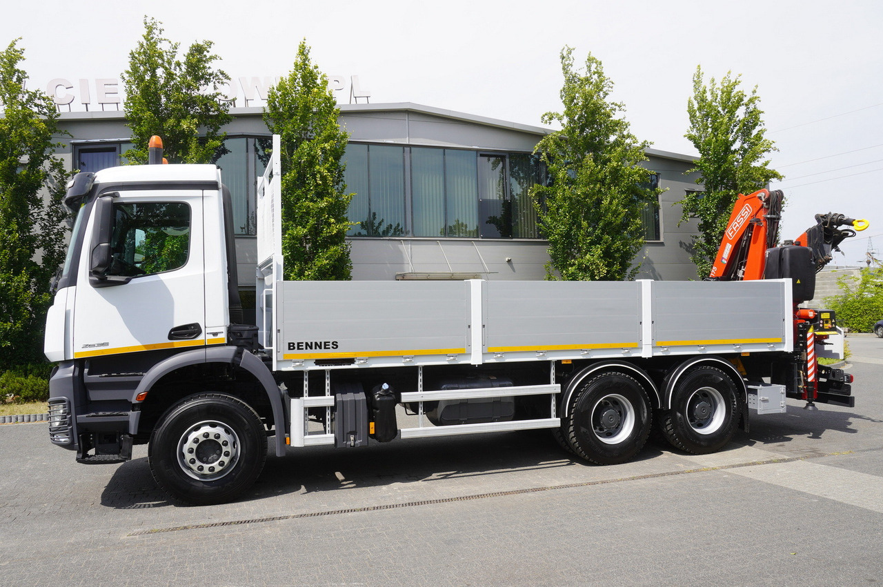 MERCEDES-BENZ AROCS 2636 Flatbed / HDS FASSI F175 7.7 T / 150,000 km - Autódaru: 5 kép. MERCEDES-BENZ AROCS 2636 Flatbed / HDS FASSI F175 7.7 T / 150,000 km - Autódaru: 5 kép.