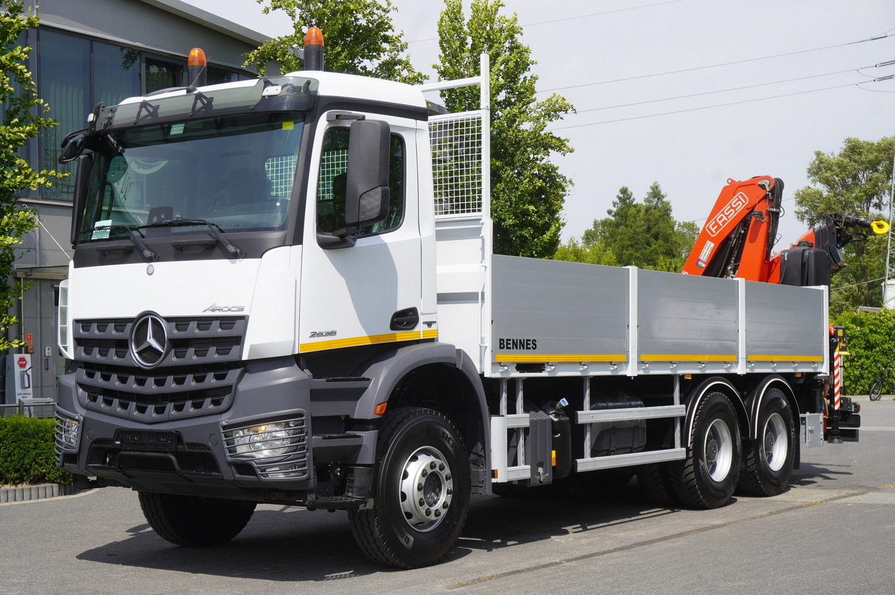 MERCEDES-BENZ AROCS 2636 Flatbed / HDS FASSI F175 7.7 T / 150,000 km - Autódaru: 3 kép. MERCEDES-BENZ AROCS 2636 Flatbed / HDS FASSI F175 7.7 T / 150,000 km - Autódaru: 3 kép.