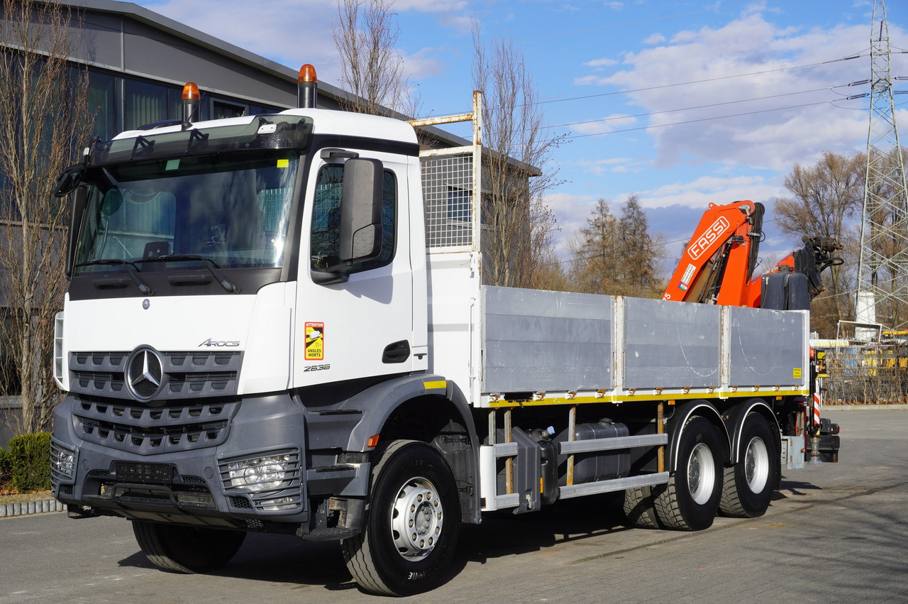MERCEDES-BENZ AROCS 2636 Flatbed / HDS FASSI F175 7.7 T / 150,000 km - Autódaru: 2 kép. MERCEDES-BENZ AROCS 2636 Flatbed / HDS FASSI F175 7.7 T / 150,000 km - Autódaru: 2 kép.